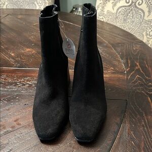 Blondo NWT Black Waterproof Suede Ankle Booties with Side Zip